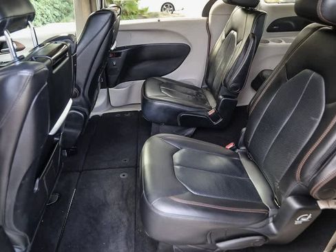 Used 2019 Chrysler Pacifica Touring-L Plus w/ Tire & Wheel Group image 17