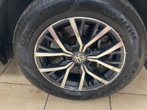 Used 2018 Volkswagen Tiguan SE image 27