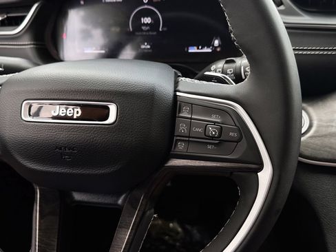 Used 2024 Jeep Grand Cherokee Limited AWD/4WD image 17