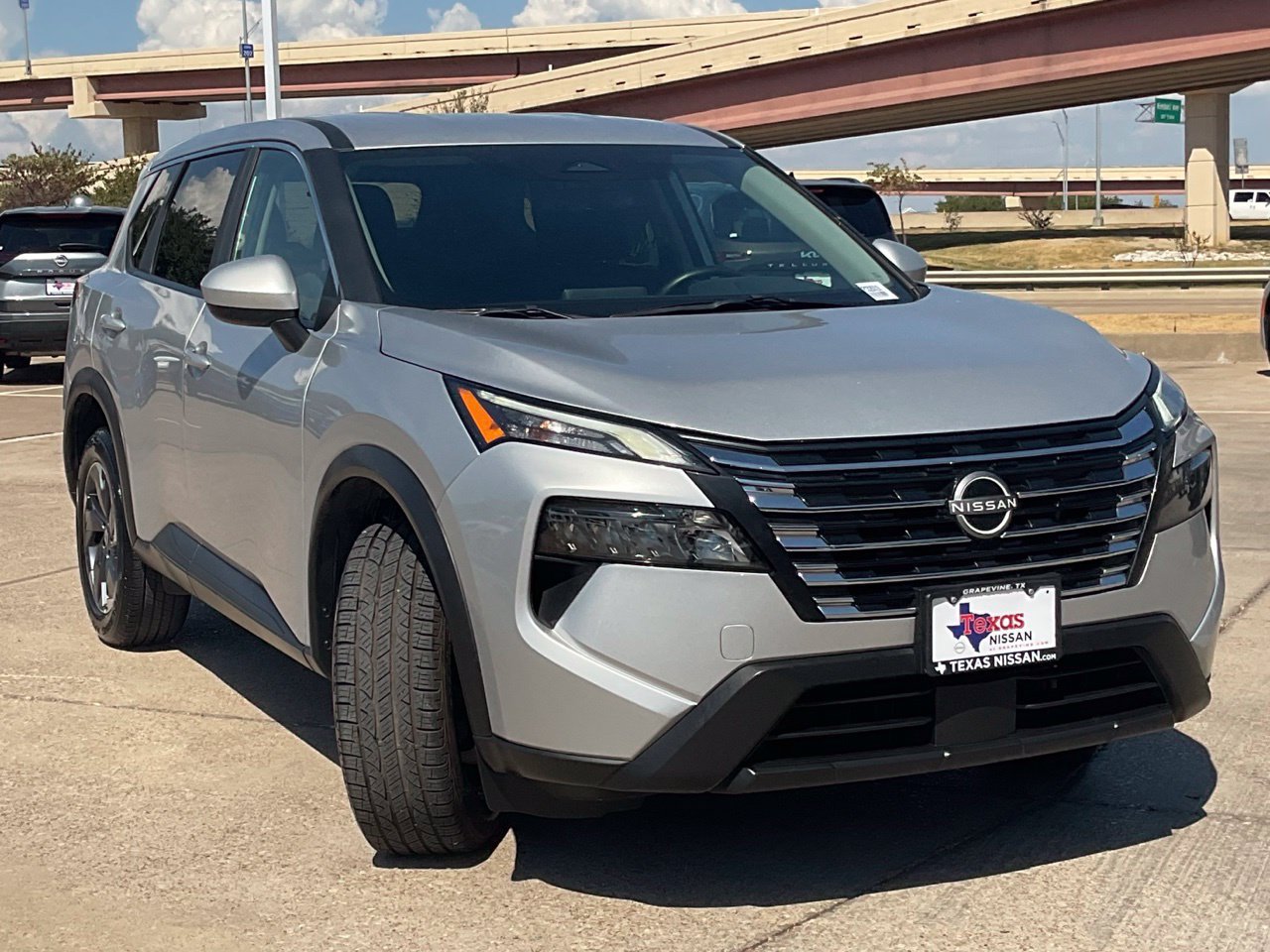 Used 2025 Nissan Rogue SV FWD image 3