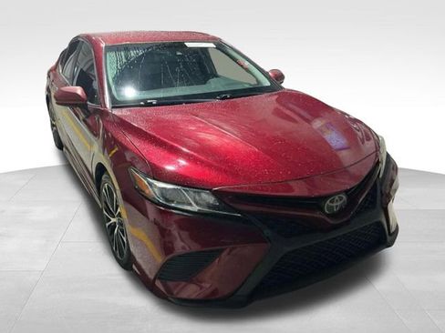 Used 2018 Toyota Camry SE image 3