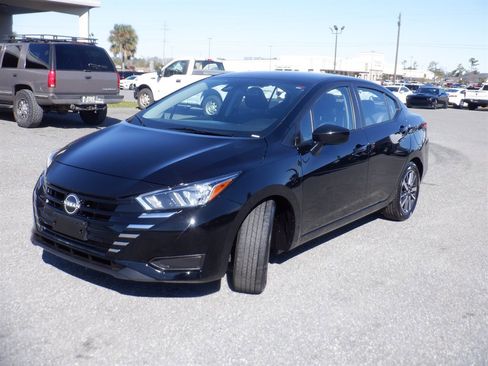 Used 2023 Nissan Versa SV FWD image 17