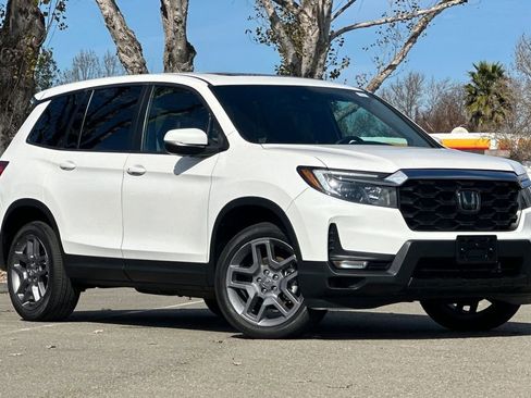 Used 2023 Honda Passport EX-L image 2