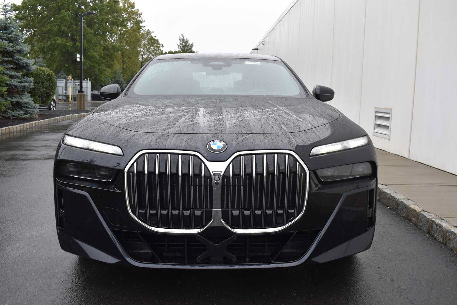 Used 2024 BMW 760i xDrive AWD/4WD image 2