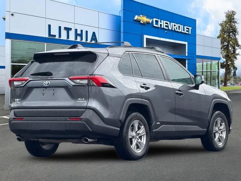 Used 2024 Toyota RAV4 XLE AWD/4WD image 2