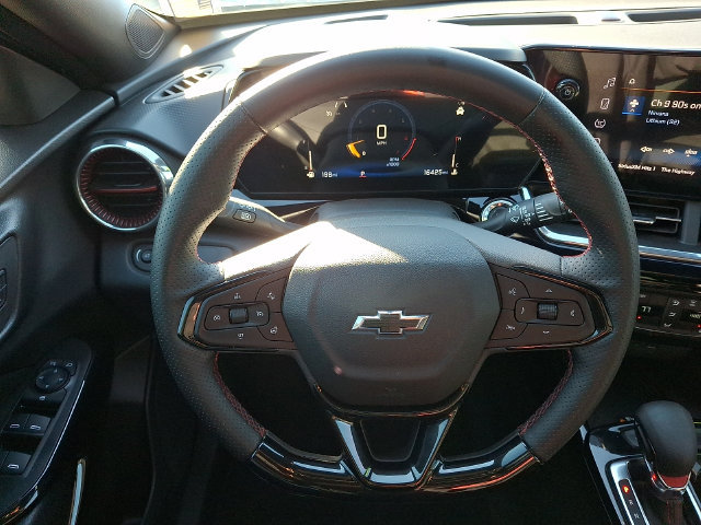 Used 2025 Chevrolet Trax RS w/ Sunroof Package FWD image 20