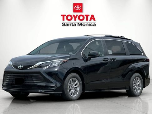 New 2026 Toyota Sienna LE FWD image 6