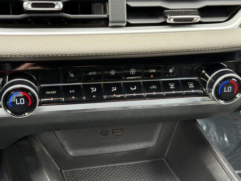 Used 2025 Chevrolet Equinox LT w/ Convenience Package II image 21