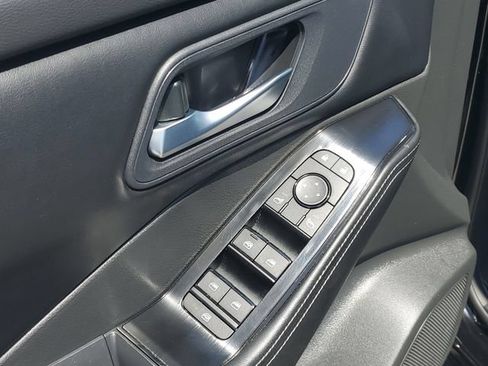 Used 2025 Nissan Rogue SV FWD image 26
