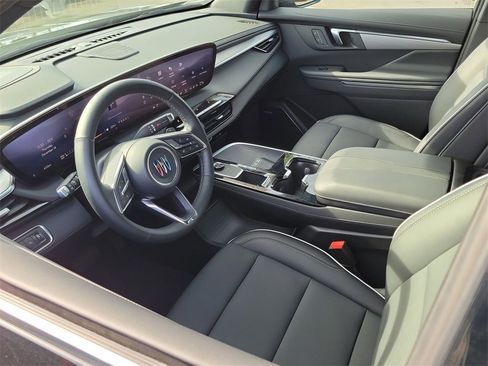 Used 2025 Buick Enclave Preferred image 10