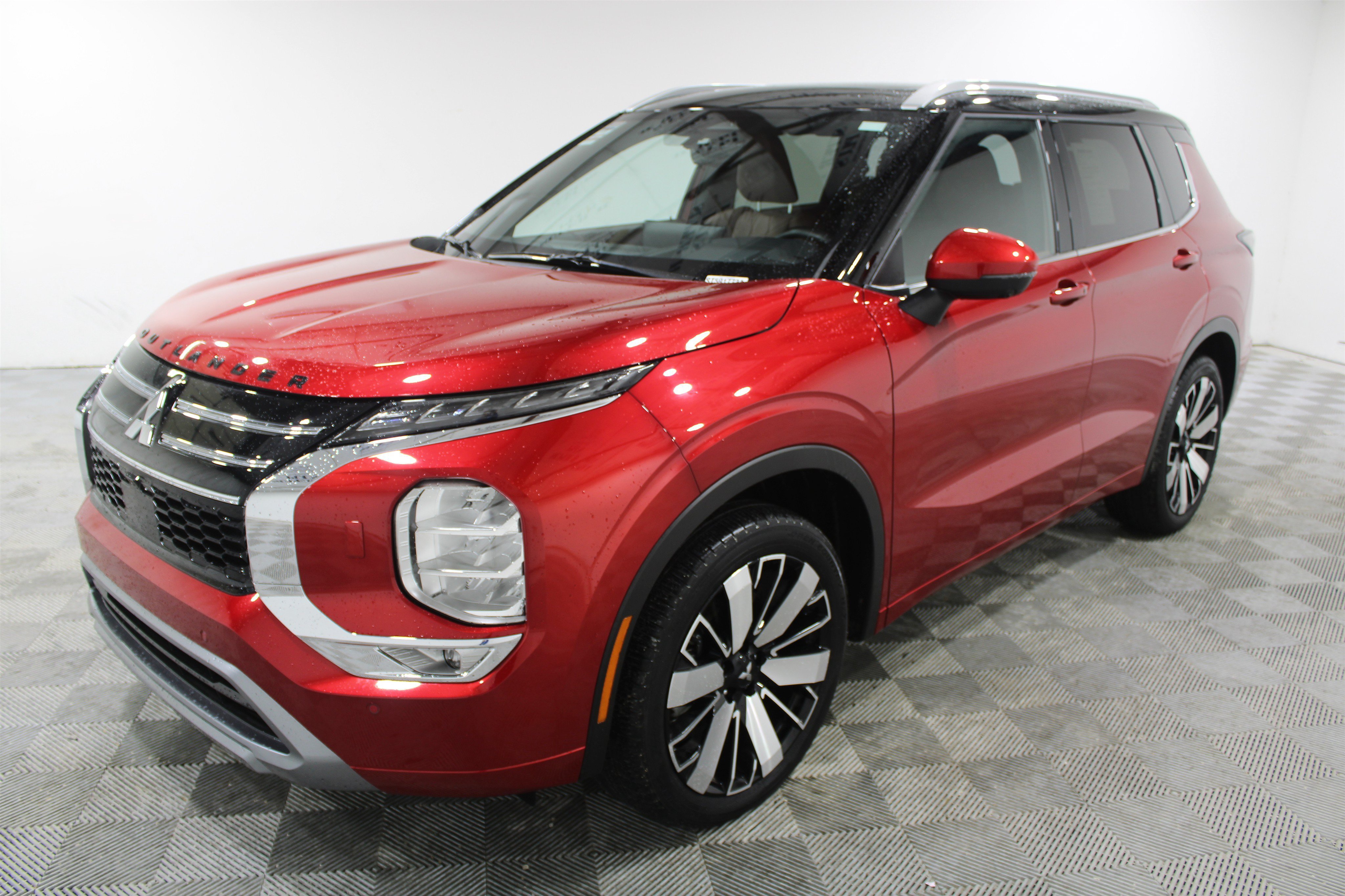 Used 2025 Mitsubishi Outlander AWD image 7