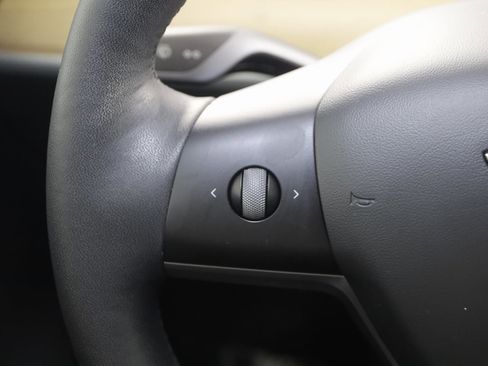 Used 2021 Tesla Model Y Long Range image 33