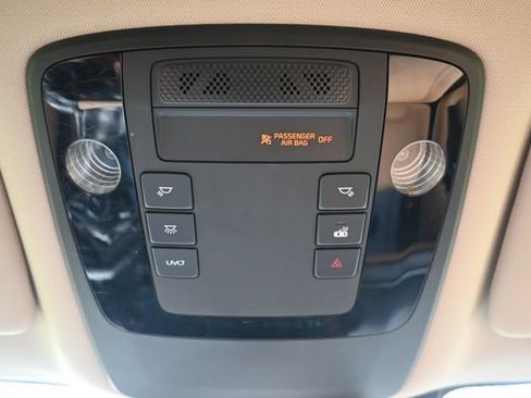 Used 2022 Kia Carnival EX FWD image 36