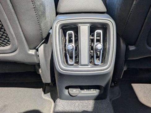Used 2022 Volvo XC40 P8 Recharge Ultimate AWD/4WD image 12