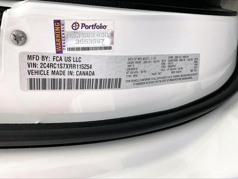 Used 2024 Chrysler Pacifica Limited FWD image 34