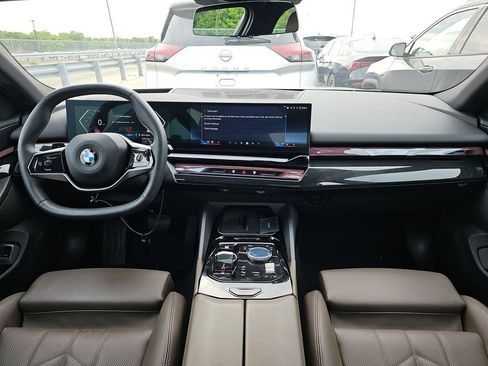 Used 2026 BMW 540i xDrive w/ Premium Package AWD/4WD image 18