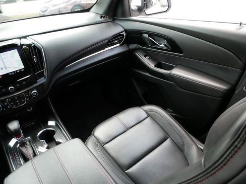 Used 2023 Chevrolet Traverse RS AWD/4WD image 11