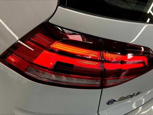 Used 2019 Volkswagen e-Golf SE w/ Driver Assistance Package image 31