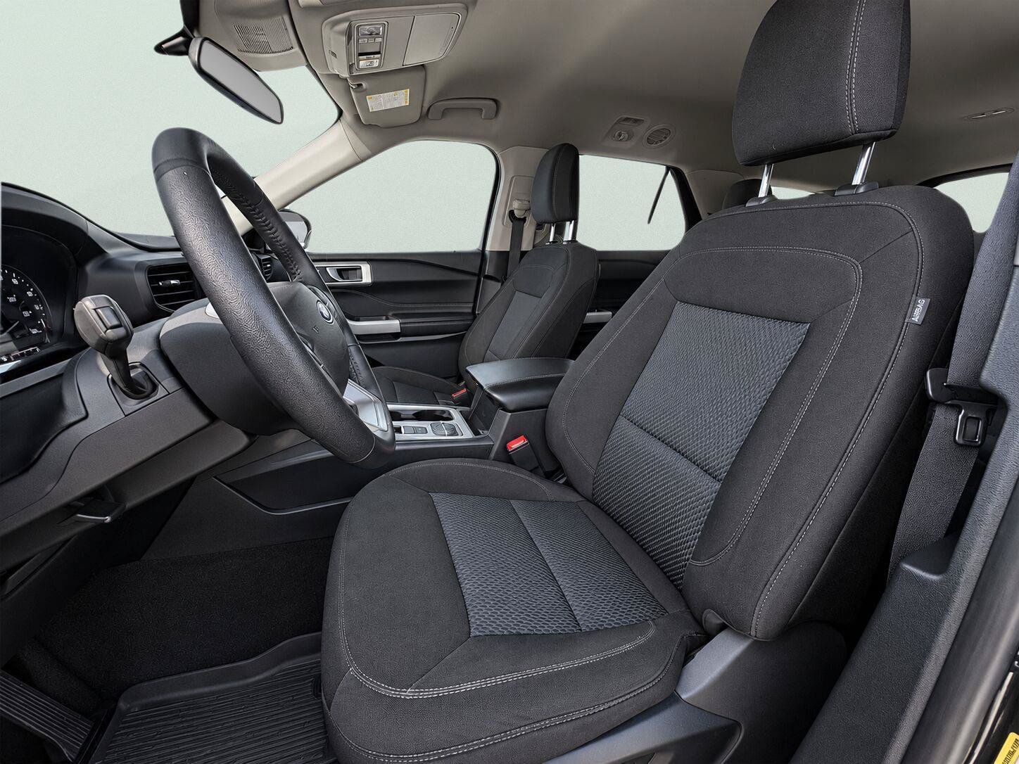 Used 2024 Ford Explorer XLT RWD image 8
