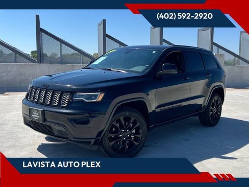 Used 2022 Jeep Grand Cherokee Laredo X AWD/4WD image 1