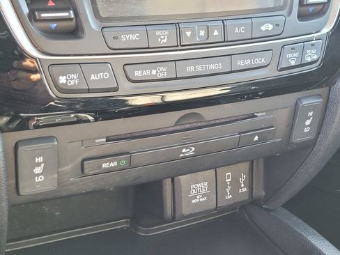 Used 2018 Honda Pilot Touring image 24