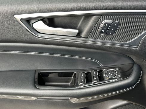 Used 2018 Ford Edge Titanium image 12