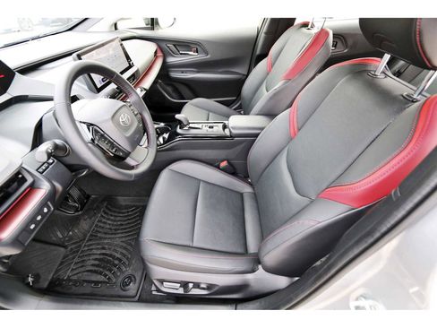 Used 2025 Toyota Prius Plug-In Hybrid image 11