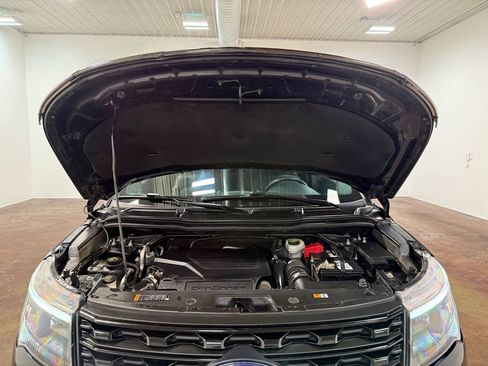 Used 2017 Ford Explorer Sport w/ Equipment Group 401A AWD/4WD image 18
