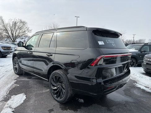 New 2026 Lincoln Navigator Reserve image 4