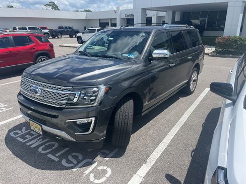 Used 2019 Ford Expedition Max Platinum image 2