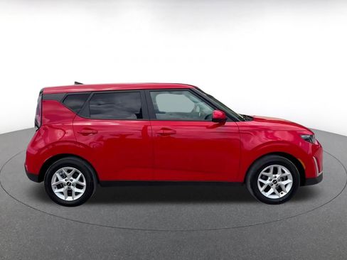 Used 2025 Kia Soul LX w/ LX Technology Package FWD image 16
