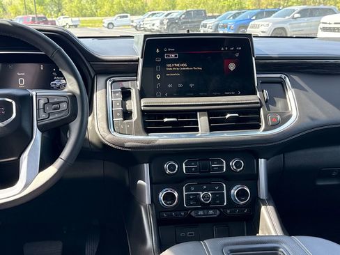 Certified 2023 GMC Yukon SLT w/ SLT Premium Package AWD/4WD image 17