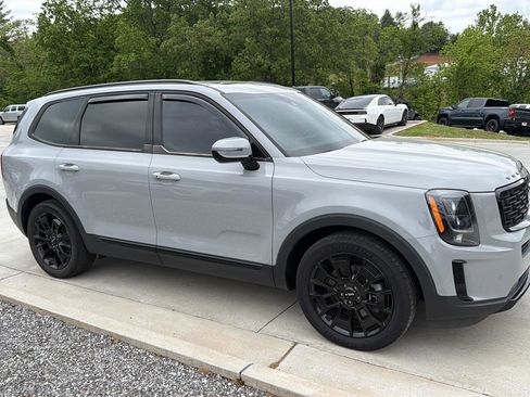 Used 2022 Kia Telluride SX w/ Nightfall Edition Package AWD/4WD image 2