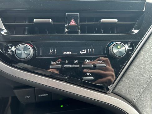 Used 2022 Toyota Camry XSE image 18