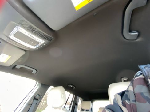 Used 2025 Mercedes-Benz GLB 250 4MATIC image 21