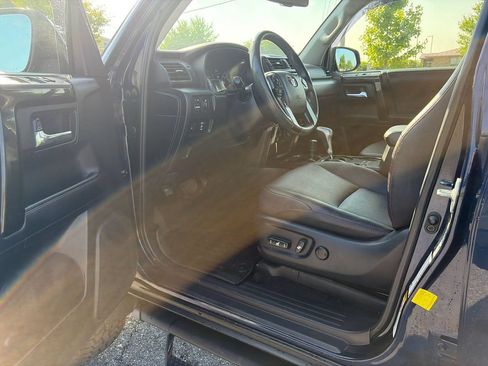 Used 2019 Toyota 4Runner TRD Off-Road Premium AWD/4WD image 10