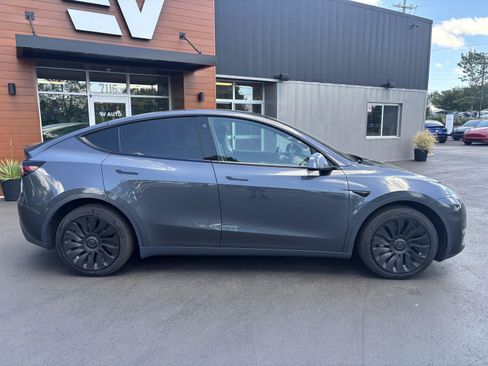 Used 2021 Tesla Model Y Long Range AWD/4WD image 2