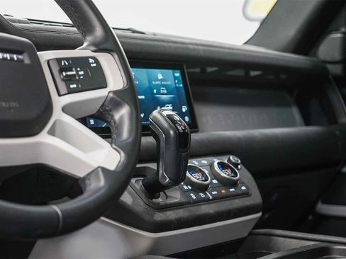 Used 2023 Land Rover Defender 90 S image 24