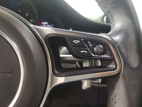 Used 2018 Porsche Macan image 26