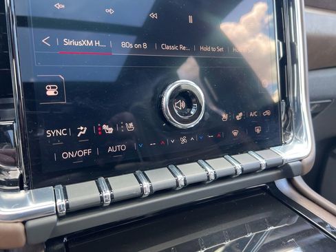 Used 2025 GMC Yukon Denali Ultimate AWD/4WD image 10