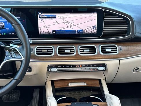 Used 2025 Mercedes-Benz GLS 450 4MATIC image 23