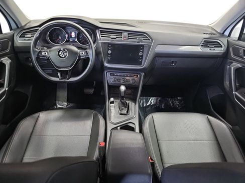 Used 2020 Volkswagen Tiguan SE image 9