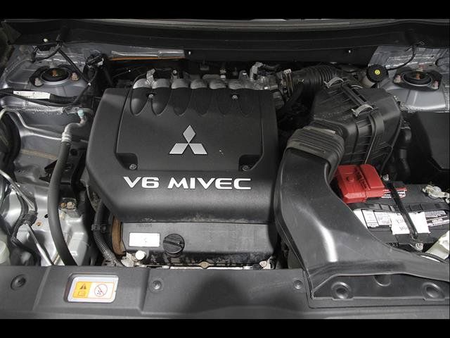Used 2017 Mitsubishi Outlander GT AWD/4WD image 23