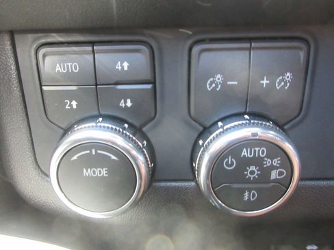 New 2026 GMC Yukon Elevation w/ Elevation Premium Package AWD/4WD image 17