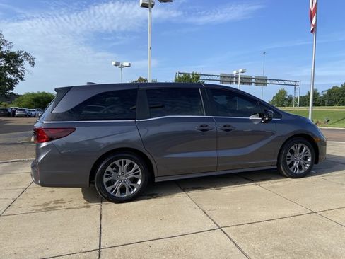 Used 2025 Honda Odyssey Touring image 12
