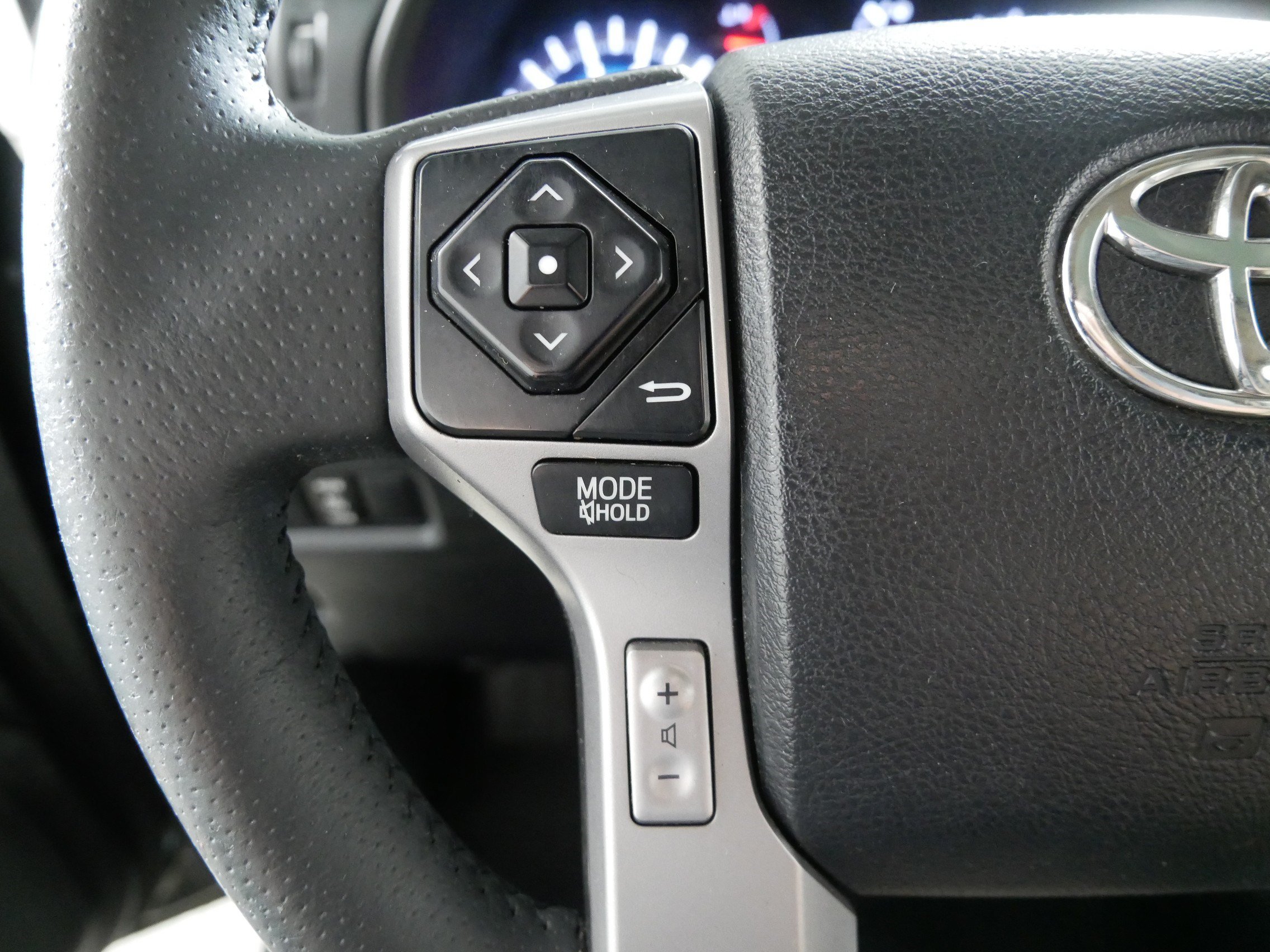 Used 2018 Toyota 4Runner Limited AWD/4WD image 27