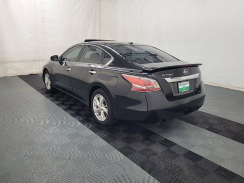 Used 2015 Nissan Altima 2.5 SV w/ Convenience Package FWD image 5
