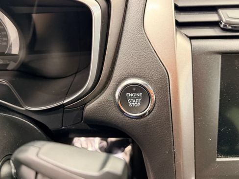 Used 2019 Ford Fusion SE FWD image 20