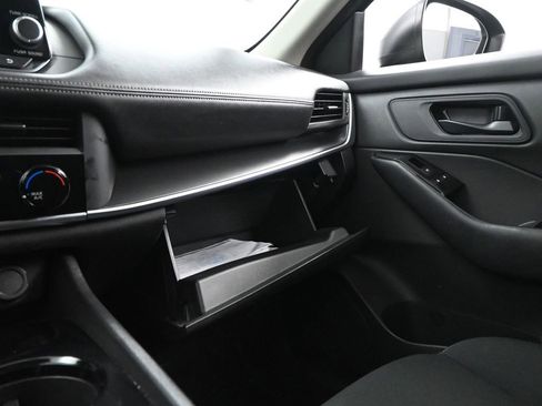 Used 2024 Nissan Rogue S image 28