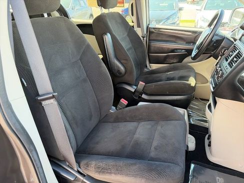 Used 2016 Dodge Grand Caravan SE w/ Quick Order Package 29E SE FWD image 35